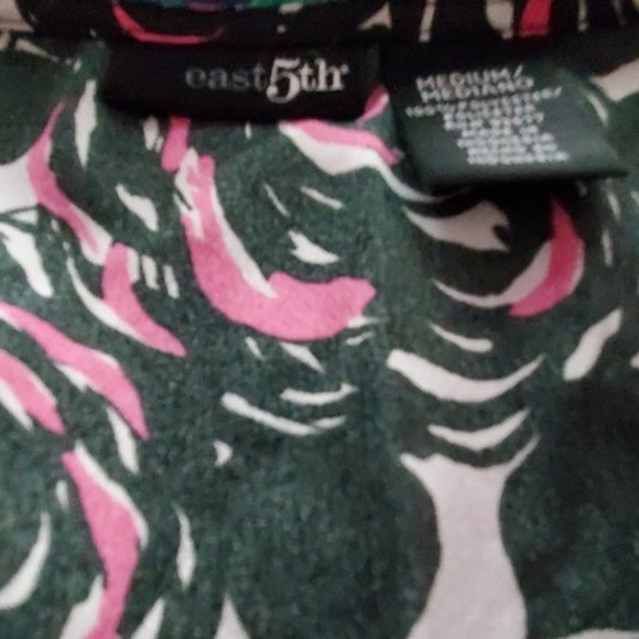 East 5th V-Neck‎ Rose Print Blouse Black Pink M - Picture 3 of 3